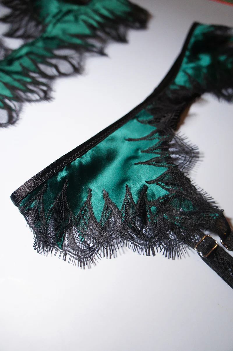 Domino Taurus Green Appliqué Set - Image 10