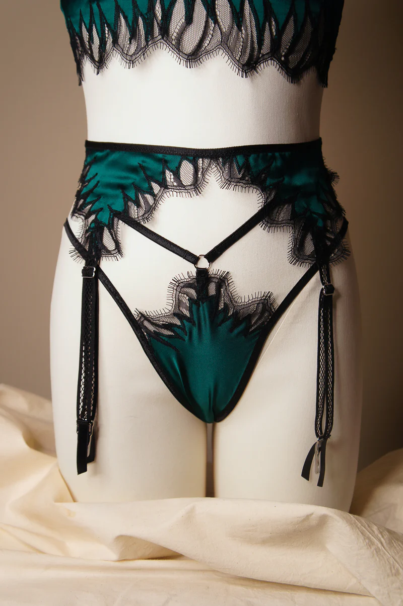 Domino Taurus Green Appliqué Set - Image 3