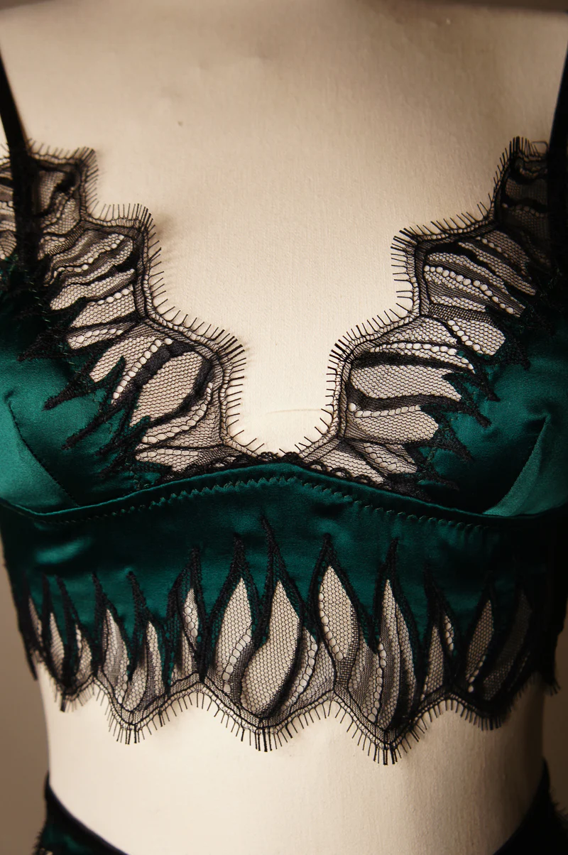 Domino Taurus Green Appliqué Set - Image 4