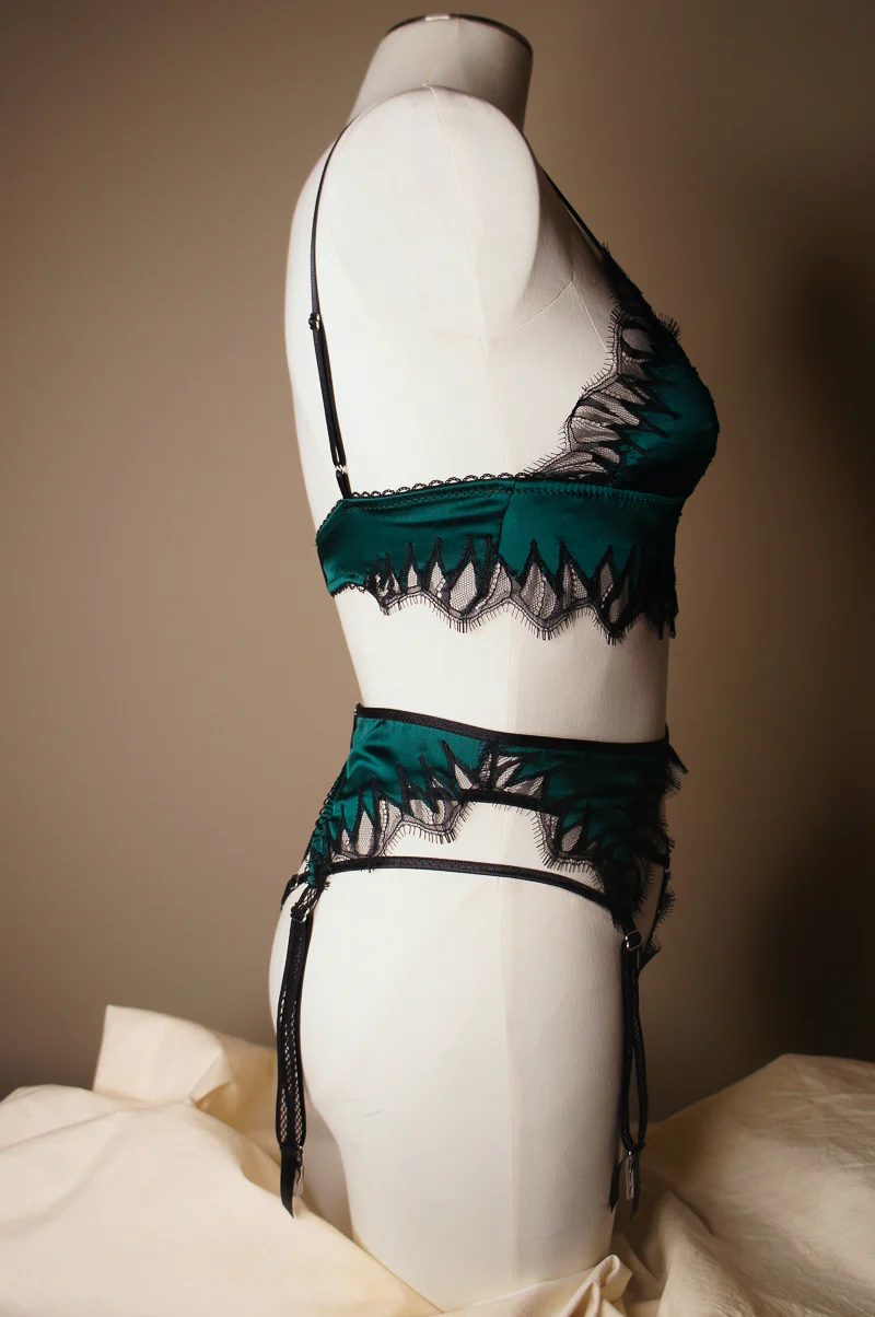 Domino Taurus Green Appliqué Set - Image 5