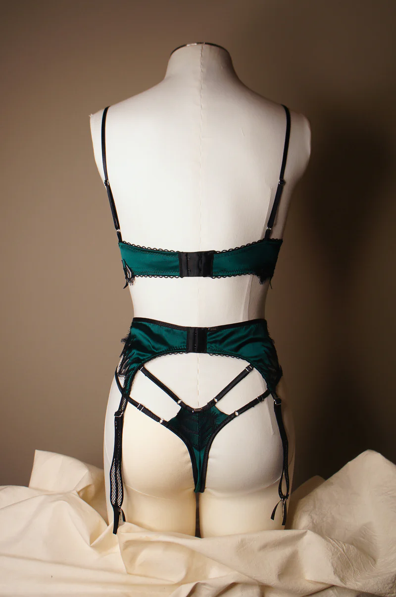 Domino Taurus Green Appliqué Set - Image 6