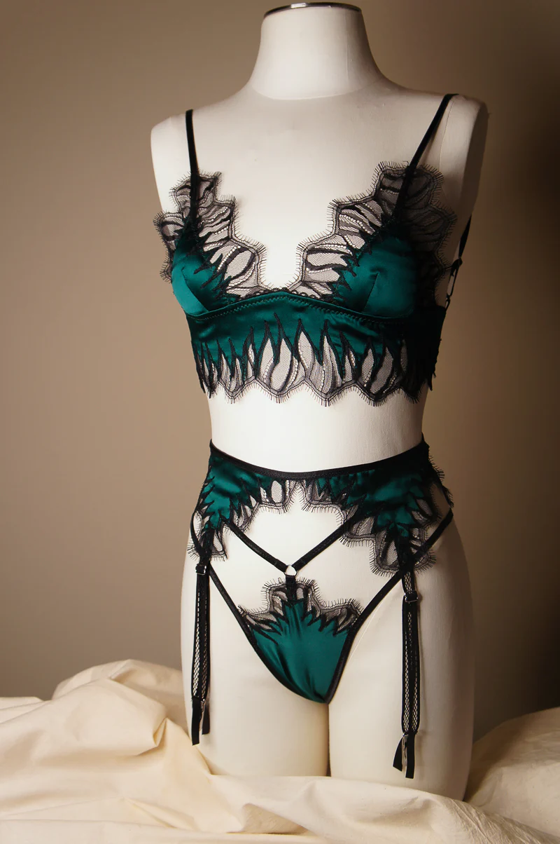 Domino Taurus Green Appliqué Set - Image 7