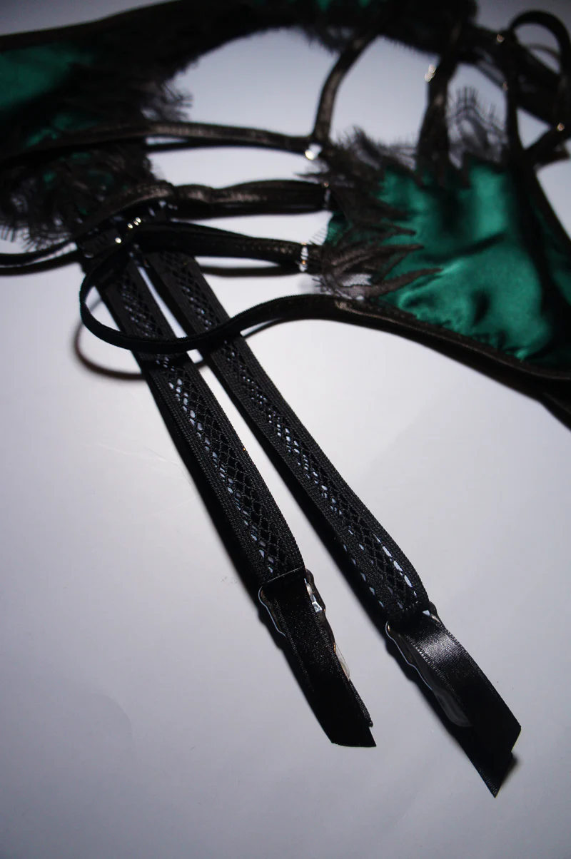 Domino Taurus Green Appliqué Set - Image 9